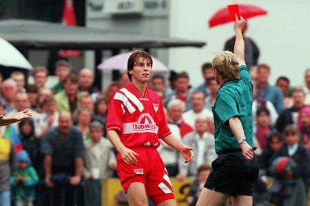 VfB verliert Pokalkrimi in Sandhausen - Ausdauer ist bei der Pokal-Überraschung der Saison 1995/96 gefragt: Die Amateure aus Sandhausen schlagen den VfB Stuttgart in der ersten Runde mit 15:14 im Elfmeterschießen. In die DFB-Pokal-Historie geht das Duell vom Punkt als das längste der Geschichte ein.