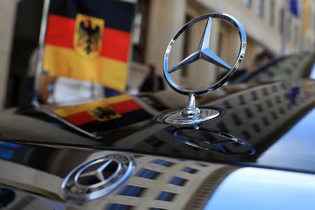 Mercedes Dienstwagen Deutschland Flagge