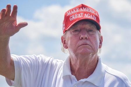 Donald Trump will Prozessbeginn auf April 2026 verschieben Donald Trump will Prozessbeginn auf April 2026 verschieben