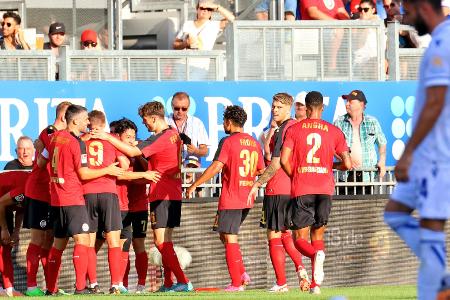 2. Liga: Wiesbaden an der Spitze - Kaiserslautern gewinnt 2. Liga: Wiesbaden an der Spitze - Kaiserslautern gewinnt