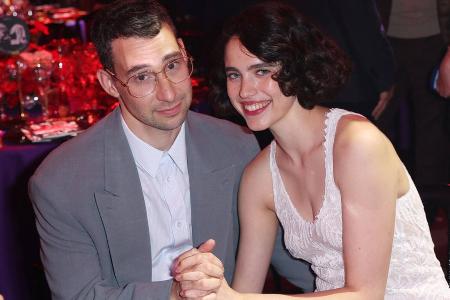 Margaret Qualley und Jack Antonoff heiraten mit Promi-Gästen Margaret Qualley und Jack Antonoff heiraten mit Promi-Gästen