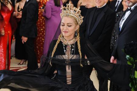 Madonna stellt Sohn Rocco ihren Freund vor: Wer ist Joshua Popper? Madonna stellt Sohn Rocco ihren Freund vor: Wer ist Joshua Popper?