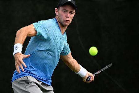 Koepfer wehrt Matchbälle ab und zieht in zweite Runde ein Koepfer wehrt Matchbälle ab und zieht in zweite Runde ein
