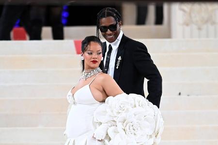 Hat Rihanna schon vor Wochen ihr zweites Kind bekommen? Hat Rihanna schon vor Wochen ihr zweites Kind bekommen?