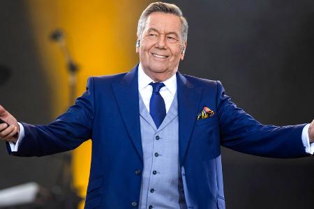 Roland Kaiser kündigt Zusatzshows für seine Jubiläumstournee 2024 an Roland Kaiser kündigt Zusatzshows für seine Jubiläumstournee 2024 an