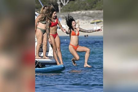 Party auf einer Jacht vor Ibiza: So feiern Spaniens Weltmeisterinnen Party auf einer Jacht vor Ibiza: So feiern Spaniens Weltmeisterinnen