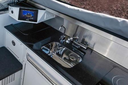 GMC Hummer EV mit EarthCruiser Overlanding Upfit