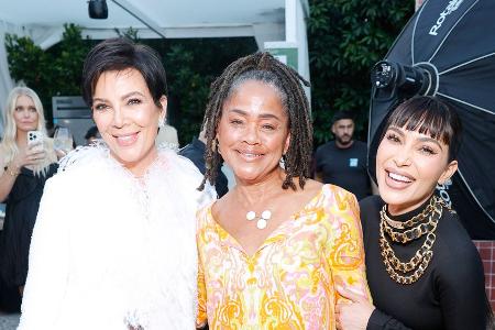 Kim Kardashian, Kris Jenner und Doria Ragland bei Charity-Gala in L.A. Kim Kardashian, Kris Jenner und Doria Ragland bei Charity-Gala in L.A.