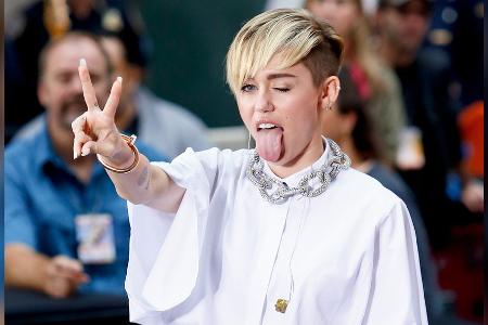 Miley Cyrus: Mit 12 Jahren hat sie schon 12 Stunden am Tag gearbeitet Miley Cyrus: Mit 12 Jahren hat sie schon 12 Stunden am Tag gearbeitet