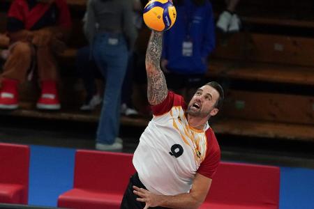 Grozer stark: Volleyballer starten mit Sieg in die EM Grozer stark: Volleyballer starten mit Sieg in die EM