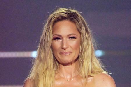 Helene Fischer räumt mit Gerüchten über erneuten Unfall auf Helene Fischer räumt mit Gerüchten über erneuten Unfall auf