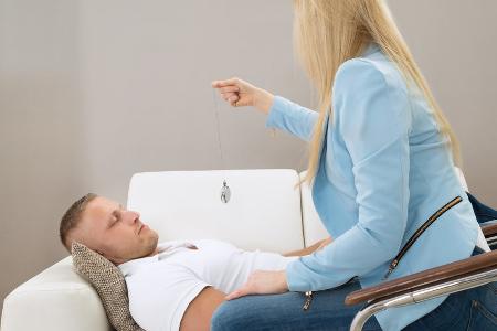 Von Burnout bis Depression: Wann Hypnotherapie helfen kann Von Burnout bis Depression: Wann Hypnotherapie helfen kann