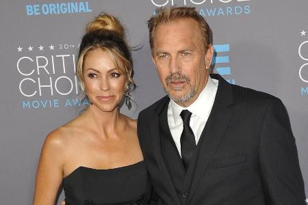 Rückschlag für seine Ex: So viel Unterhalt muss Kevin Costner zahlen Rückschlag für seine Ex: So viel Unterhalt muss Kevin Costner zahlen