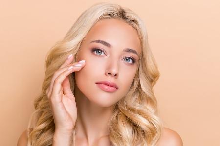 Beachwaves und frisches Make-up: Fünf Styling-Tipps zum Nachmachen Beachwaves und frisches Make-up: Fünf Styling-Tipps zum Nachmachen