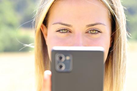 So einfach finden Sie auf WhatsApp heraus, wer Ihre Telefonnummer gespeichert hat