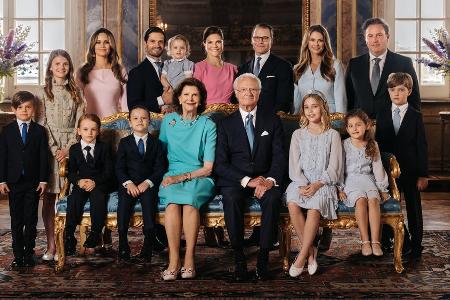 Zum 50. Thronjubiläum: Seltenes Familienbild mit allen Schweden-Royals Zum 50. Thronjubiläum: Seltenes Familienbild mit allen Schweden-Royals