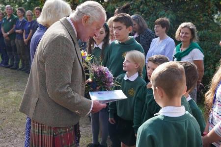 Charles und Camilla von Trauer um die Queen gerührt Charles und Camilla von Trauer um die Queen gerührt