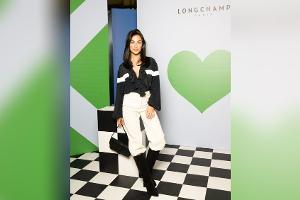 "GNTM"-Star Kim Hnizdo: Lässiger Auftritt in Paris