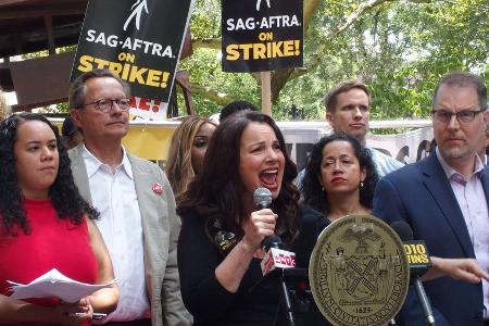 Hollywood-Streiks: Fran Drescher als Gewerkschaftschefin bestätigt Hollywood-Streiks: Fran Drescher als Gewerkschaftschefin bestätigt
