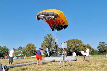 Fallschirmsprung-DM: Überflieger Wiesner - acht Rekorde Fallschirmsprung-DM: Überflieger Wiesner - acht Rekorde