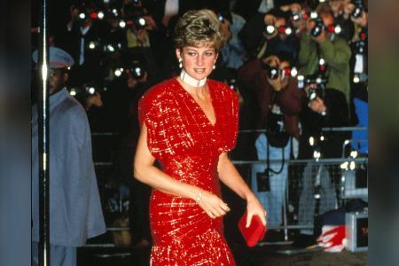 Drei Kleider von Prinzessin Diana bringen 1,5 Millionen Euro Drei Kleider von Prinzessin Diana bringen 1,5 Millionen Euro