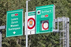 25-Meter-Riss, Betonteile bröckeln
