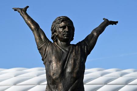 FC Bayern enthüllt Müller-Denkmal FC Bayern enthüllt Müller-Denkmal