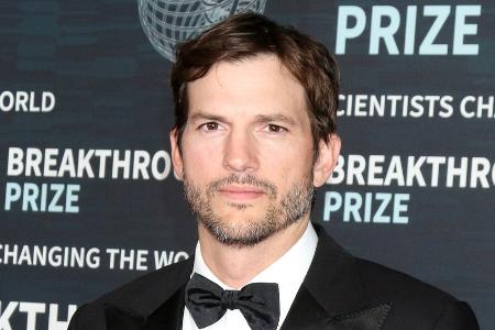 Ashton Kutcher tritt als Vorsitzender der Organisation Ashton Kutcher tritt als Vorsitzender der Organisation