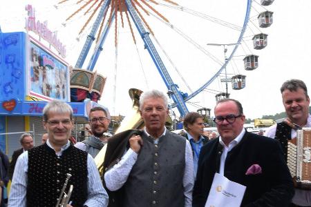 Promis feiern mit: Dieter Reiter eröffnet das Oktoberfest 2023 Promis feiern mit: Dieter Reiter eröffnet das Oktoberfest 2023