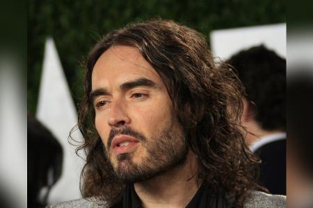 Russell Brand: Ehefrau hält nach Vergewaltigungsvorwürfen zu ihm Russell Brand: Ehefrau hält nach Vergewaltigungsvorwürfen zu ihm