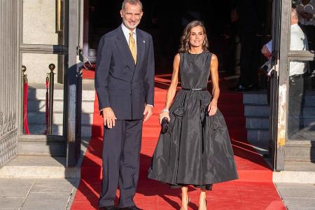Königin Letizia begeistert im Audrey-Hepburn-Look Königin Letizia begeistert im Audrey-Hepburn-Look