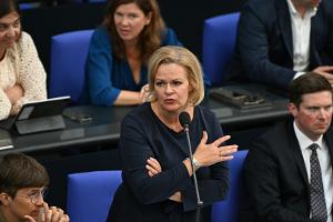 Faeser will Mittelkürzungen vermeiden