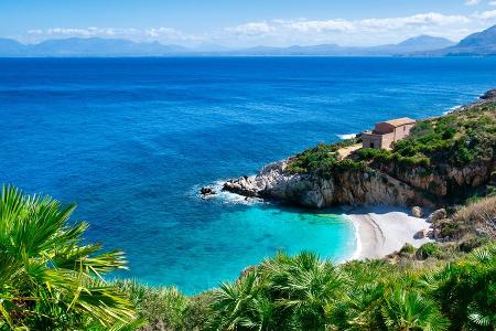 Strand-Urlaub im Herbst: So weit müssen Sonnenhungrige nicht reisen Strand-Urlaub im Herbst: So weit müssen Sonnenhungrige nicht reisen