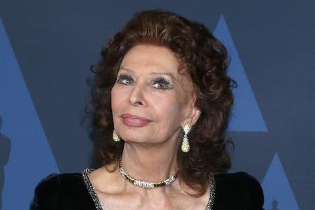 Bei Sturz die Hüfte gebrochen: So geht es Sophia Loren Bei Sturz die Hüfte gebrochen: So geht es Sophia Loren