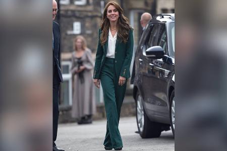 Prinzessin Kate: Mit diesem grünen Hosenanzug liegt sie im Trend! Prinzessin Kate: Mit diesem grünen Hosenanzug liegt sie im Trend!