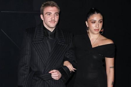 Seltener Auftritt: Madonnas Kinder Lourdes und Rocco zusammen in Paris Seltener Auftritt: Madonnas Kinder Lourdes und Rocco zusammen in Paris