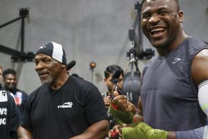 Tyson trainiert Ngannou: Fury hat "allen Grund nervös zu sein"