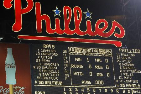 Alligator an der Leine: Phillies-Fan kommt nicht ins Stadion Alligator an der Leine: Phillies-Fan kommt nicht ins Stadion