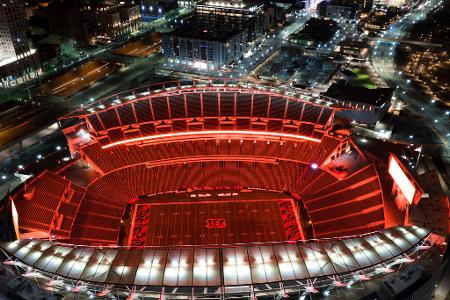Paycore Stadium (Cincinnati Bengals) - Als einziges Football-Stadion schaffte es 'The Jungle' in einer Umfrage von 2007 auf eine Liste der 150 schönsten Gebäude Amerikas. Die im Jahr 2000 eröffnete Spielstätte der Bengals bietet Platz für 65.515 Besucher.
