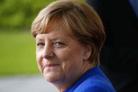 Angela Merkel gibt erstes TV-Interview nach ihrer Kanzlerschaft Angela Merkel gibt erstes TV-Interview nach ihrer Kanzlerschaft