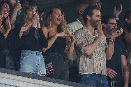 Taylor Swift sorgt für Staraufgebot im Football-Stadion Taylor Swift sorgt für Staraufgebot im Football-Stadion
