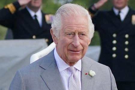 König Charles III. stellt das König Charles III. stellt das