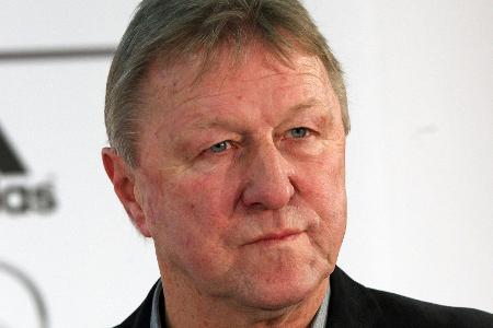 Hrubesch wird interimsweise Frauen-Bundestrainer Hrubesch wird interimsweise Frauen-Bundestrainer