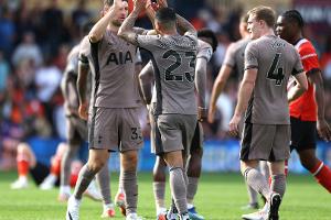 Tottenham gewinnt in Unterzahl - und ist Tabellenführer