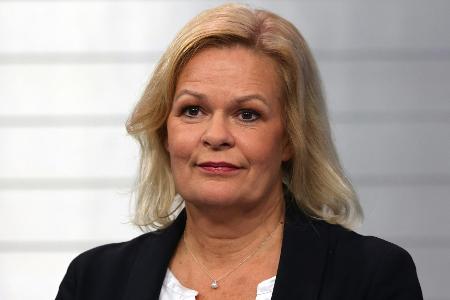 Innenministerium gegen DFB-Haltung in Russland-Frage Innenministerium gegen DFB-Haltung in Russland-Frage