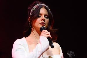 Lana Del Rey spendet die kompletten Einnahmen ihrer Konzerte