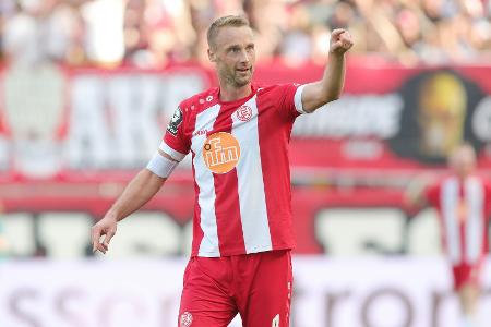 RWE stellt Kapitän Bastians frei: RWE stellt Kapitän Bastians frei:
