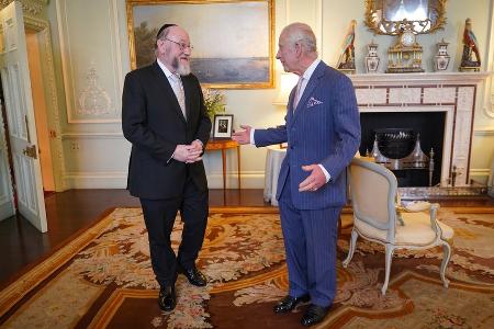 König Charles empfängt Oberrabbiner: Tiefe Sorge nach Hamas-Terror König Charles empfängt Oberrabbiner: Tiefe Sorge nach Hamas-Terror