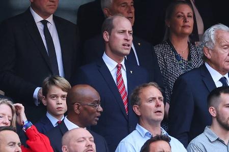 Vater-Sohn-Ausflug: Prinz William besucht mit George Frankreich Vater-Sohn-Ausflug: Prinz William besucht mit George Frankreich