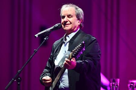Chris de Burgh wird 75: Fallschirmsprung zum Geburtstag Chris de Burgh wird 75: Fallschirmsprung zum Geburtstag